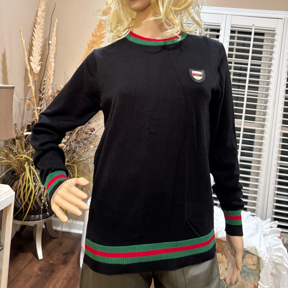 WOW!! Gucci Navy Blue Knit Top with Red & Green Shield Patch. Stunning!!! - Picture 3 of 7